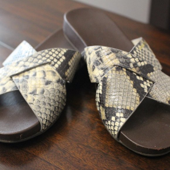 Micheal Kors Somerly Slide - Picture 1 of 5